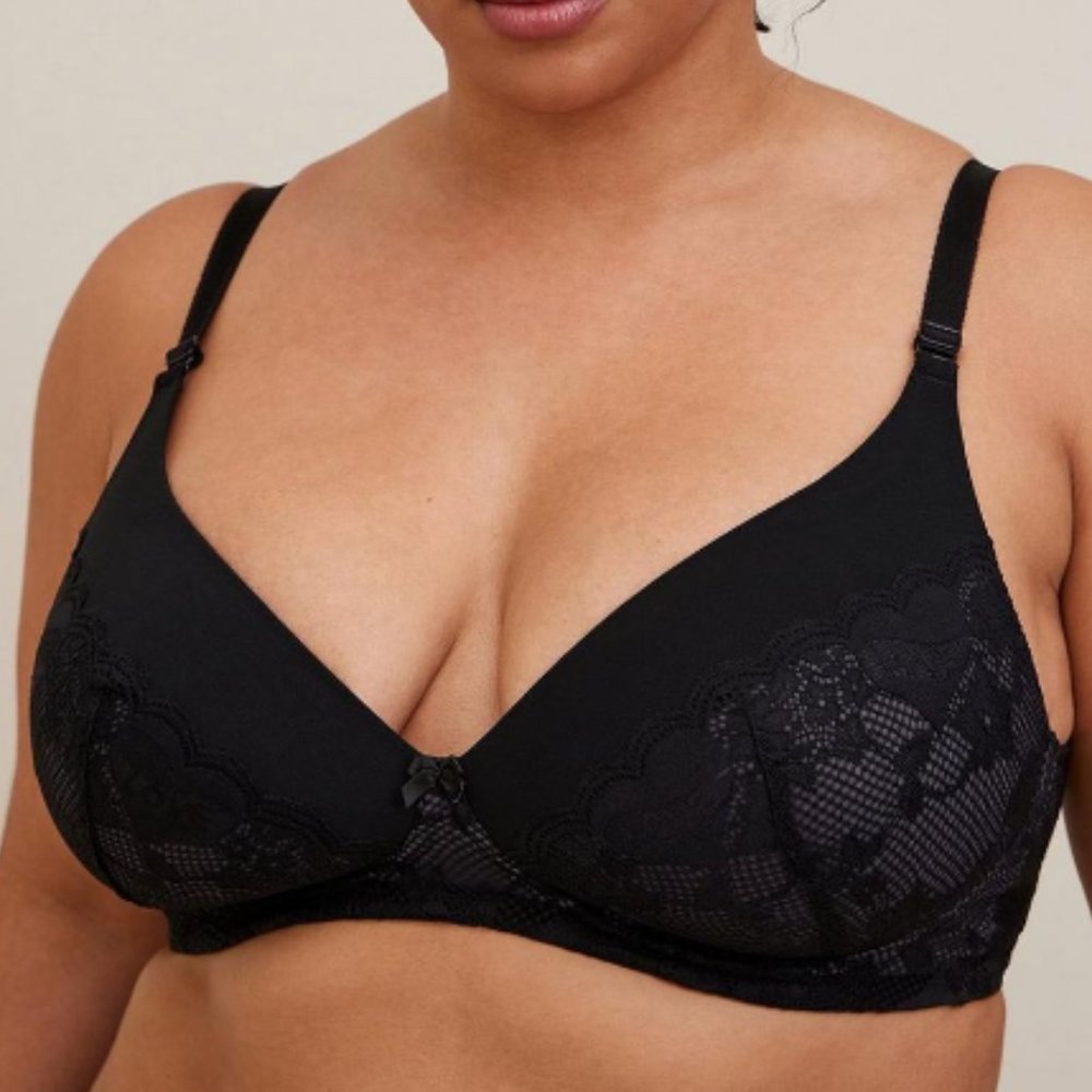 Wire-Free Lightly Lined Tattoo Lace Plunge 360° Back Smoothing™ Bra